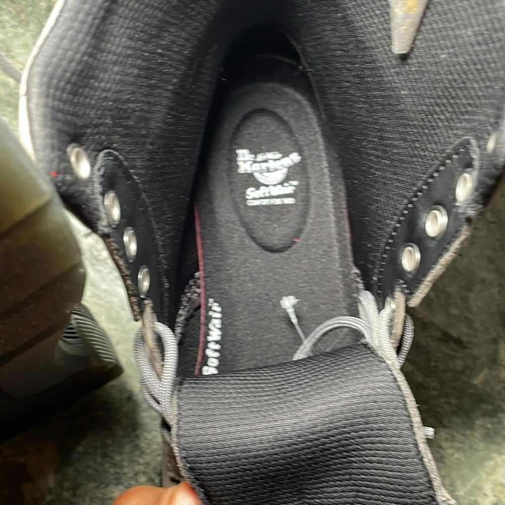 Dr. Martens, Doc's, DM s,Doc Martens
CREWSON
MADE IN VIETNAM
Size 8 - Picture 5 of 7